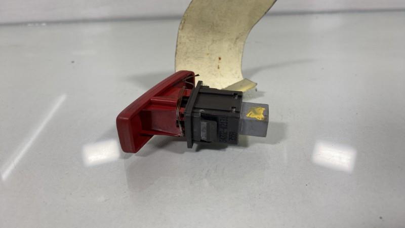 Bouton de warning TOYOTA AURIS 1 PHASE 2 Diesel - 1