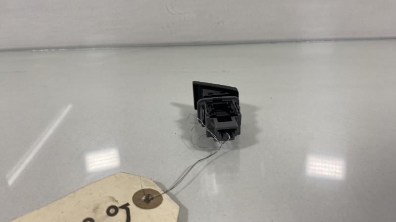 Bouton de warning TOYOTA VERSO PHASE 2 Diesel - 1