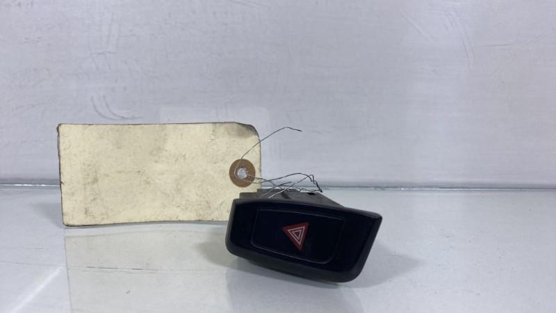 Bouton de warning AUDI A4 3 PHASE 1 Essence - 1