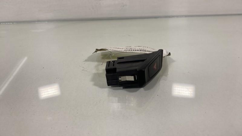 Bouton de warning AUDI A4 3 PHASE 1 Diesel - 1