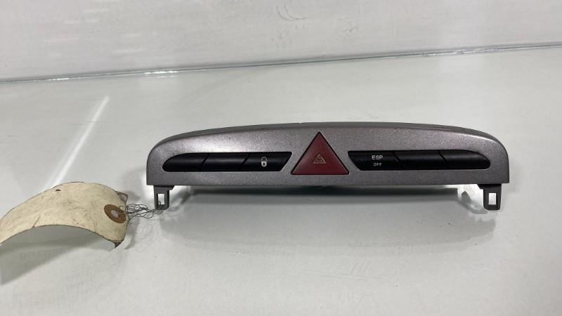 Bouton de warning PEUGEOT 308 1 PHASE 1 Diesel - 1