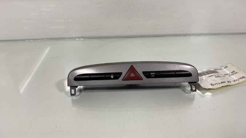 Bouton de warning PEUGEOT 308 1 PHASE 1 Diesel - 1
