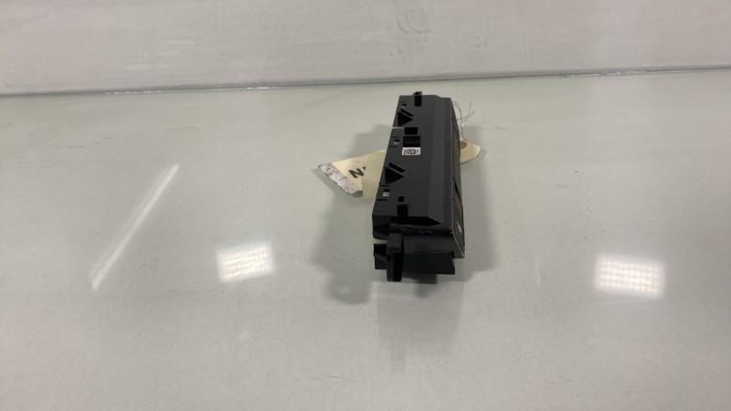 Bouton de warning DACIA SANDERO 3 Essence - 1