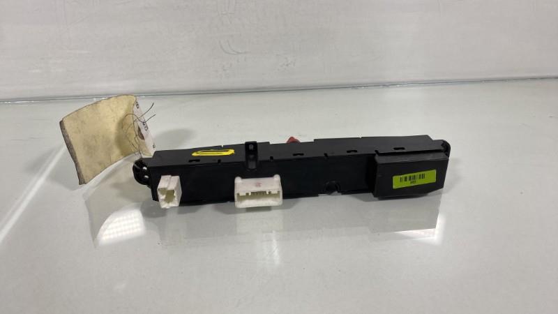 Bouton de warning KIA CEE-D 1 PHASE 1 Diesel - 1