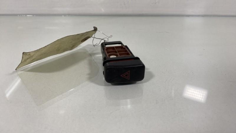 Bouton de warning MAZDA 626 4 PHASE 2 Diesel - 1