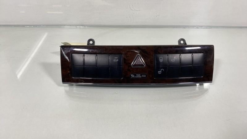 Bouton de warning MERCEDES CLASSE C 203 PHASE 2 Diesel - 1