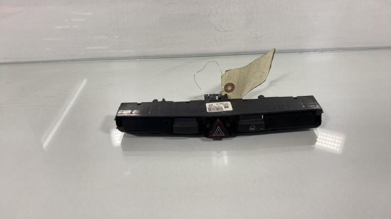 Bouton de warning OPEL ZAFIRA B PHASE 1 Diesel - 1