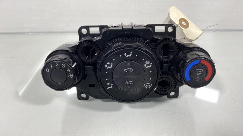 Commande chauffage FORD FIESTA 6 PHASE 1 Essence - 1