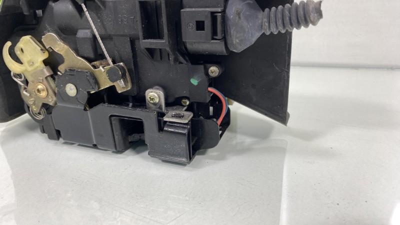 Serrure avant gauche AUDI A4 2 CABRIO PHASE 1 Diesel - 1