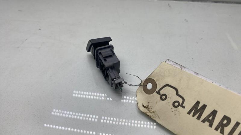 Bouton de warning TOYOTA VERSO PHASE 1 Diesel - 1