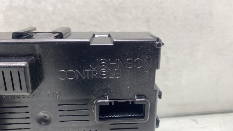 Boitier UCH RENAULT CLIO 3 PHASE 2 BREAK Diesel - 1