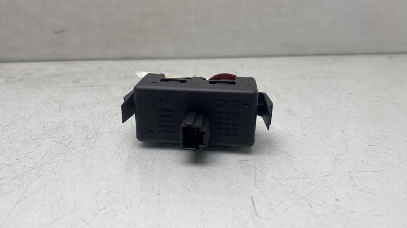 Bouton de warning RENAULT KANGOO 2 PHASE 1 Diesel - 1