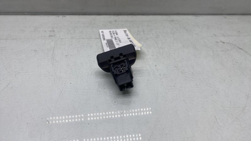 Bouton de warning NISSAN MICRA 4 PHASE 1 Essence - 1