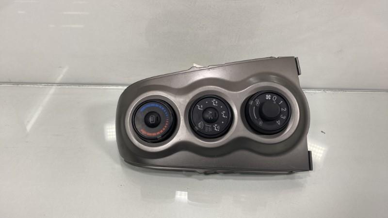 Commande chauffage TOYOTA YARIS 2 PHASE 2 Essence - 1