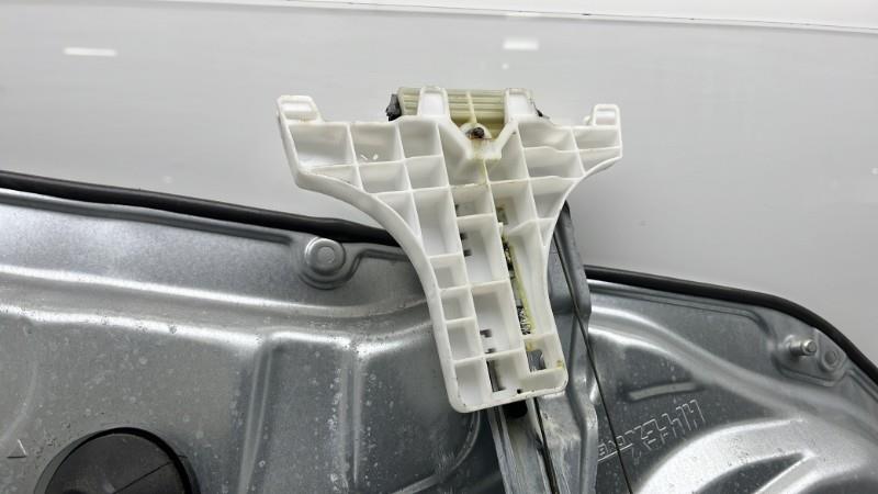 Alzacristalli elettrico posteriore destro KIA SORENTO 2 PHASE 2 Diésel - 1