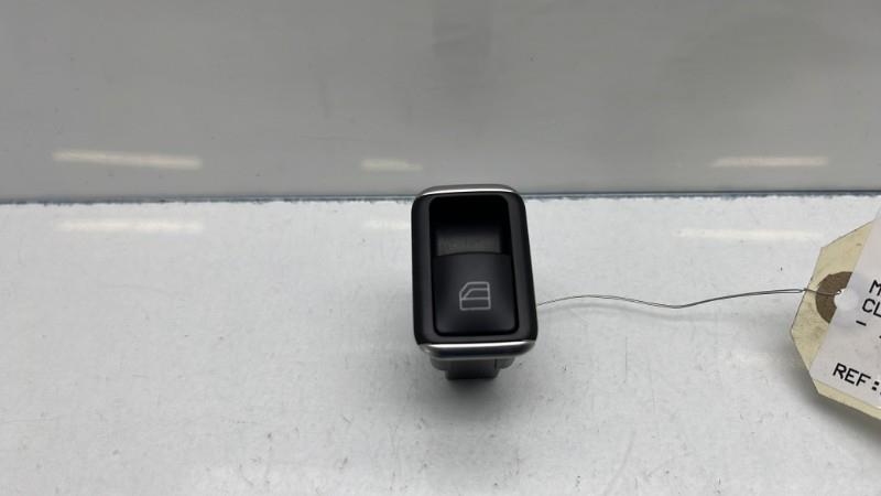 Interruttore lavacristalli posteriore destro MERCEDES CLASSE CLA 117 Diésel - 1