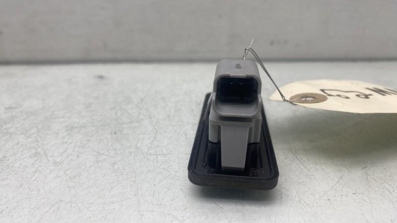 Bouton de coffre DACIA DUSTER 2 PHASE 1 Essence/Hybride - 1