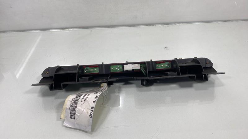 Feu arriere stop central MAZDA DEMIO PHASE 1 BREAK Essence - 1