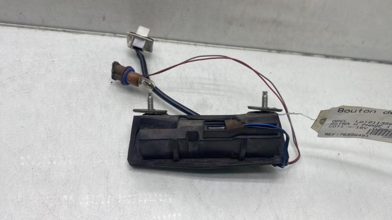 Bouton de coffre OPEL ASTRA H PHASE 1 BREAK Diesel - 1
