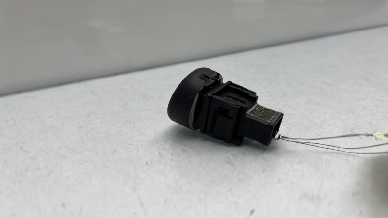 Bouton de warning NISSAN JUKE 1 PHASE 2 Essence - 1