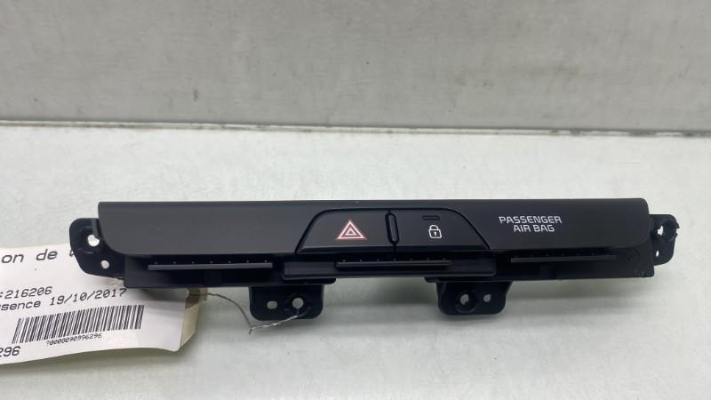 Bouton de warning KIA RIO 4 PHASE 1 Essence - 1