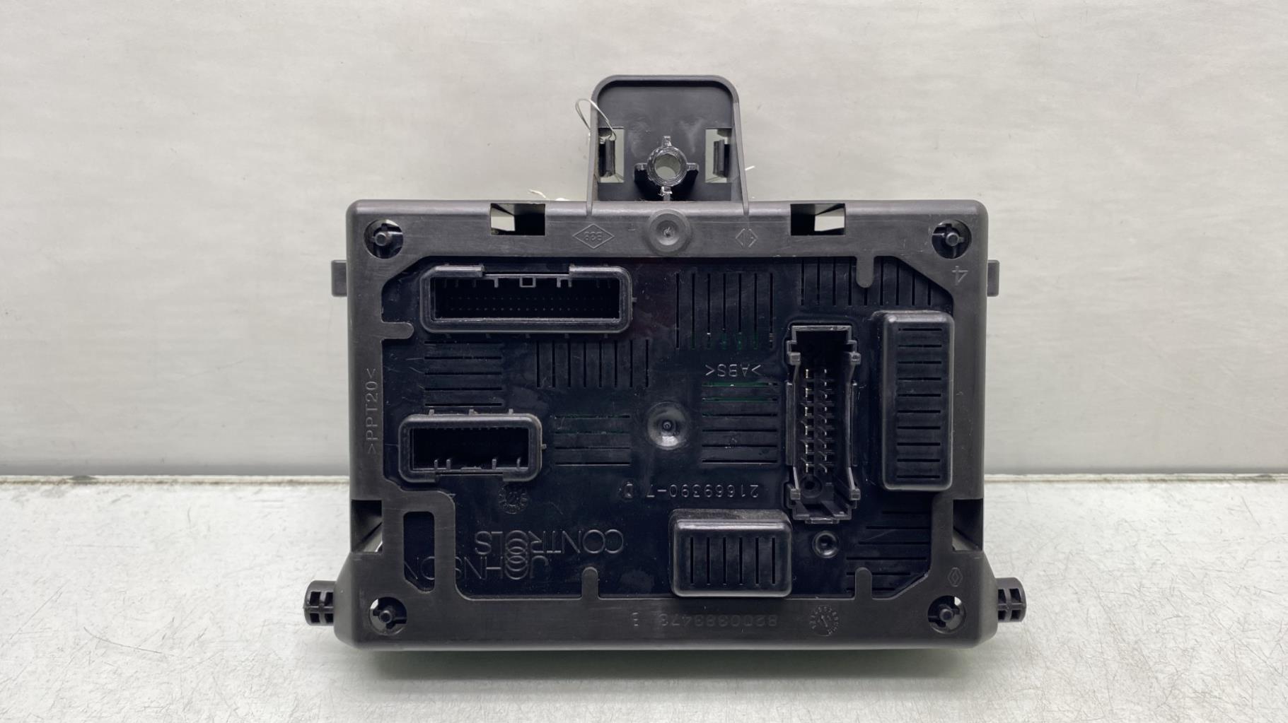Boitier UCH RENAULT CLIO 3 PHASE 2 BREAK Diesel - 1