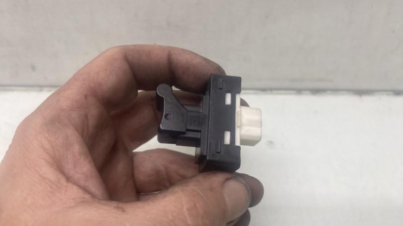 Interruttore lavacristalli posteriore destro FIAT 500X PHASE 1 Diésel - 1