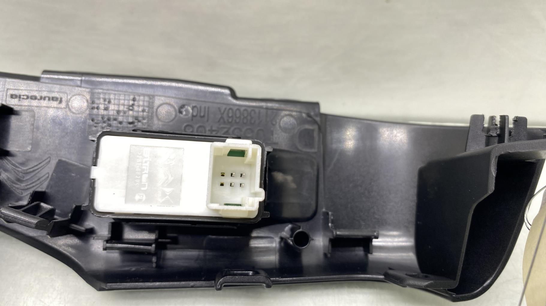 Interruttore lavacristalli posteriore destro CITROEN C5 AIRCROSS Gasolina - 1