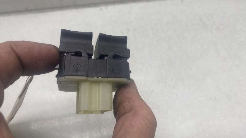 Interruttore lavacristalli anteriore sinistro RENAULT CLIO 4 PHASE 2 BREAK Diésel - 1