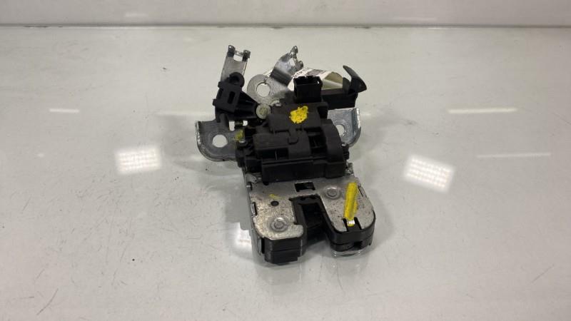Serrure de coffre VOLKSWAGEN JETTA 4 Diesel - 1