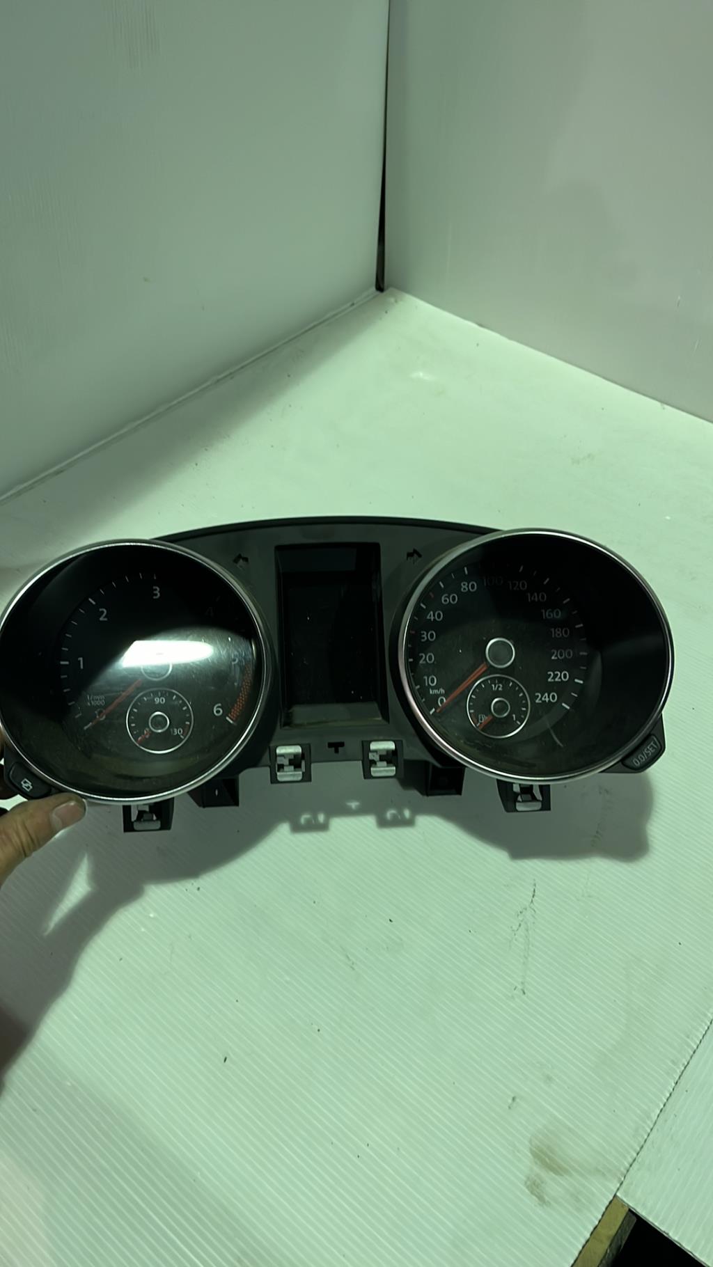 Compteur VOLKSWAGEN GOLF 6 Diesel - 1
