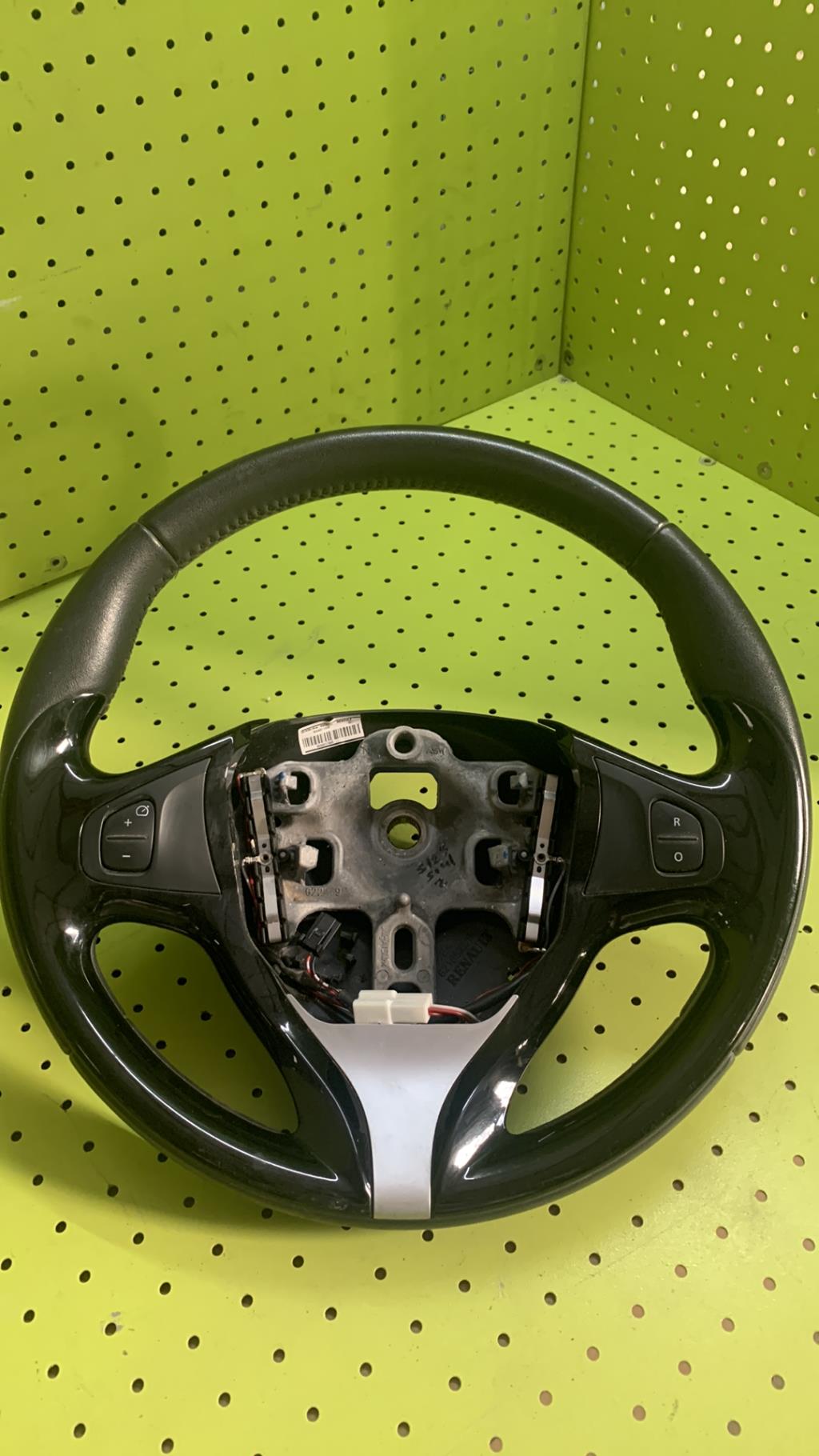 Volant RENAULT CLIO 4 PHASE 1 Diesel - 1