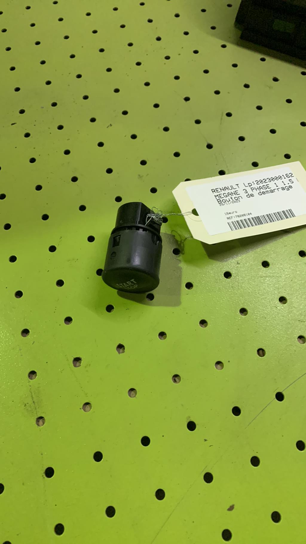 Bouton de demarrage RENAULT MEGANE 3 PHASE 1 Diesel - 1