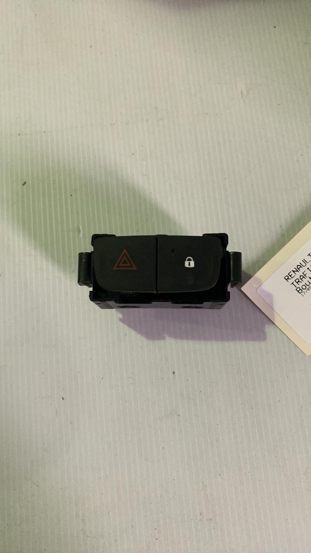 Bouton de warning RENAULT TRAFIC 3 COURT PHASE 1 Diesel - 1