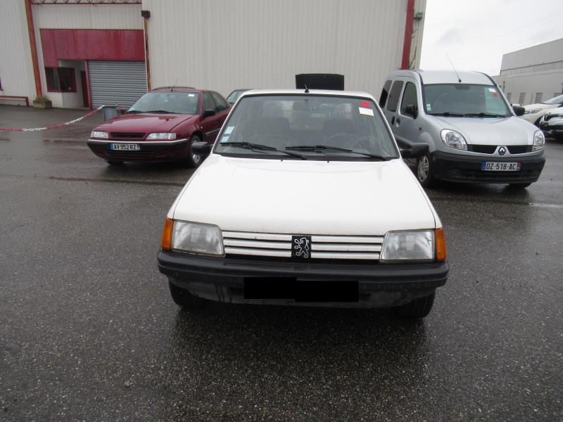 Image Feu arriere principal droit (feux) - PEUGEOT 205
