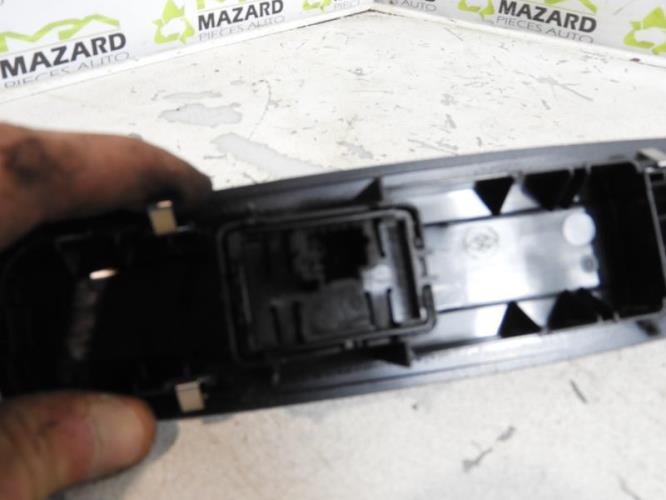 Image Interrupteur de leve vitre avant droit - RENAULT SCENIC 3