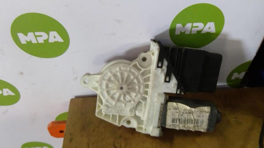 Image Moteur leve vitre arriere gauche - VOLKSWAGEN GOLF 4