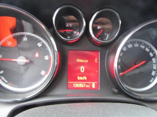 Image Interieur complet - OPEL ASTRA J