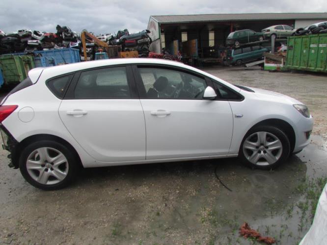 Image Interieur complet - OPEL ASTRA J