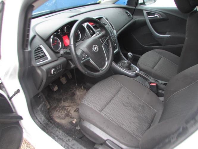 Image Interieur complet - OPEL ASTRA J