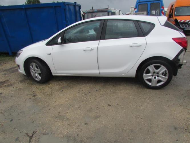 Image Interieur complet - OPEL ASTRA J