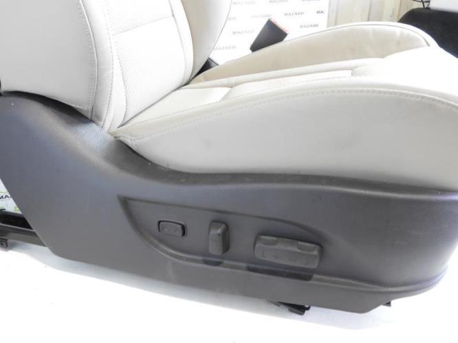 Image Siege avant droit - HYUNDAI I 40