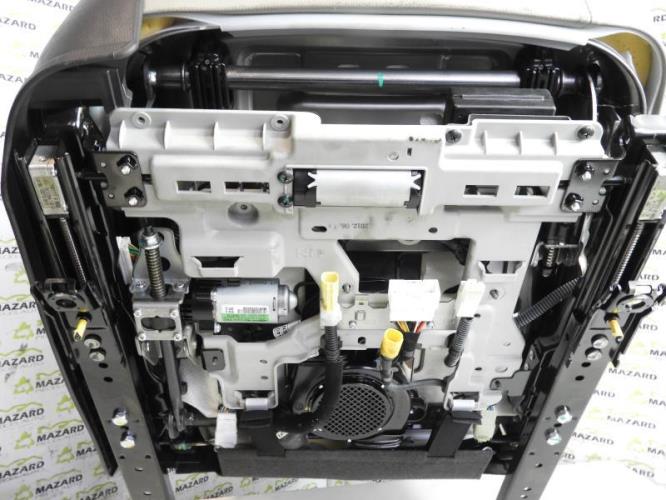 Image Siege avant droit - HYUNDAI I 40
