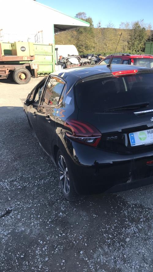 Vitre Arrière Gauche Pour Peugeot 208 Phase 2 - D'occasion En Bon état