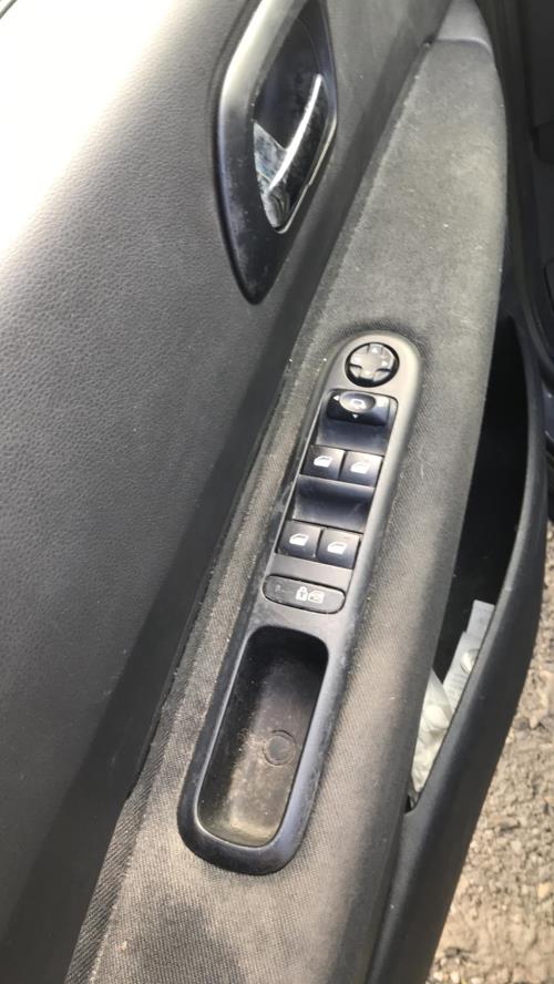 Image Autoradio d'origine - PEUGEOT 5008 1