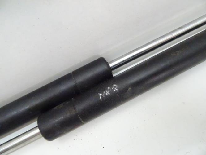 Image Verin de capot - PEUGEOT 106