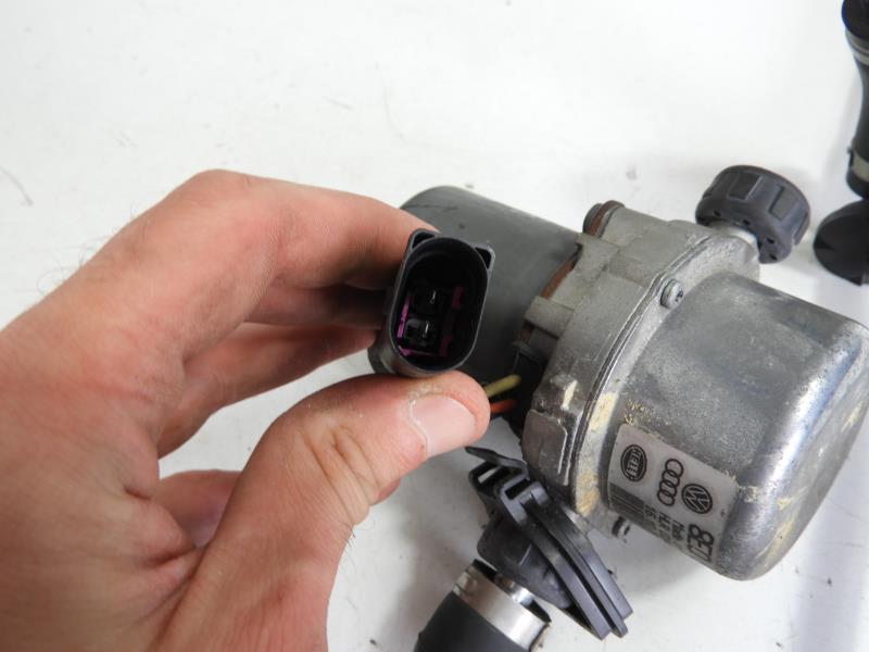 Pompe à vide AUDI A5 1 COUPE S5 PHASE 1 Essence - 1