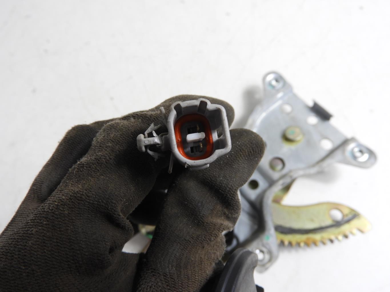 Alzacristalli elettrico posteriore sinistro TOYOTA LAND CRUISER 3 J90 PHASE 1 Diésel - 1
