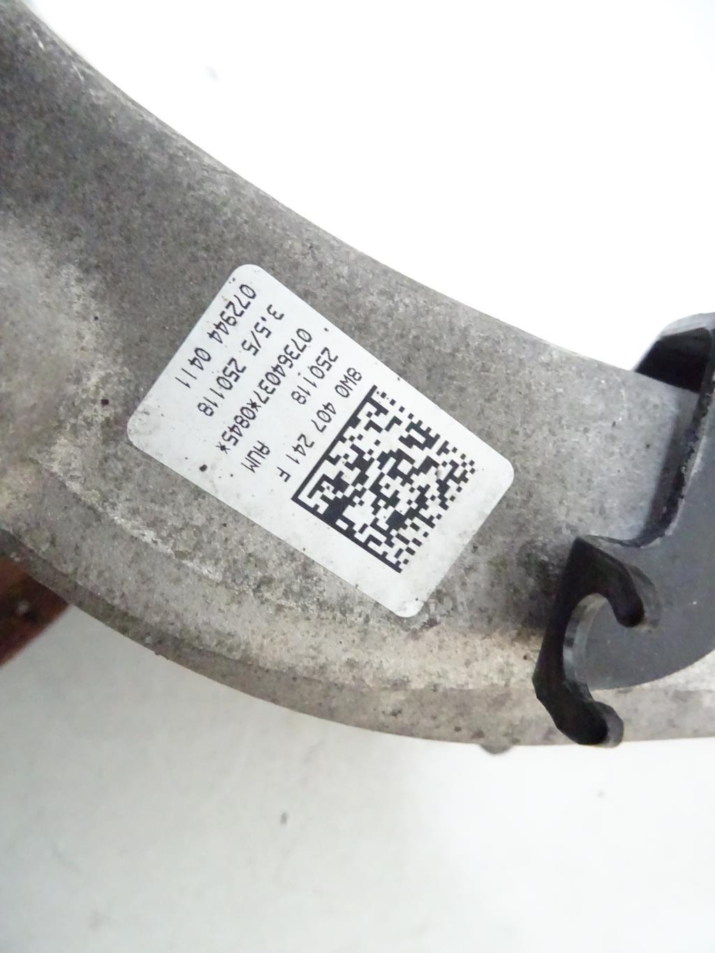 Moyeu avant gauche AUDI A5 2 CABRIO S5 PHASE 2 Essence - 1