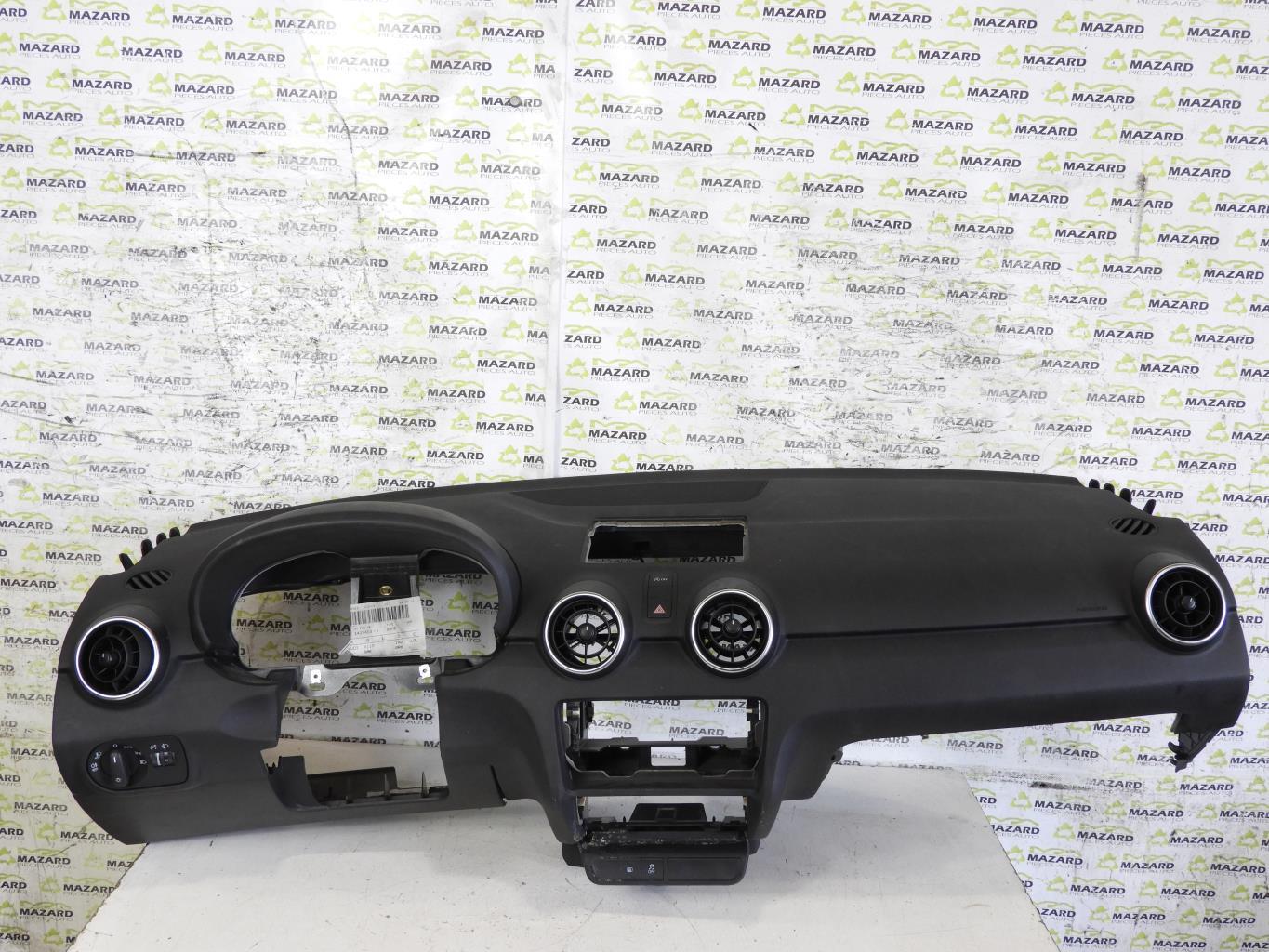 Planche de bord complete AUDI A1 1 PHASE 1 Essence - 1